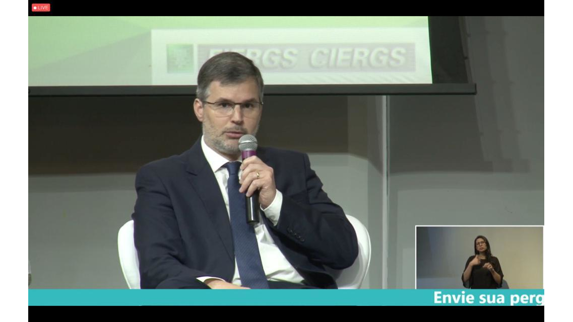 juchemadvocacia's tweet photo. O teletrabalho pós-pandemia. Esse foi o tema abordado pelo sócio Gustavo Juchem no evento ‘As Relações de Trabalho Pós-pandemia’, que ocorreu na FIERGS, na quinta-feira, 03. [...] https://t.co/MjQH3SGSNn