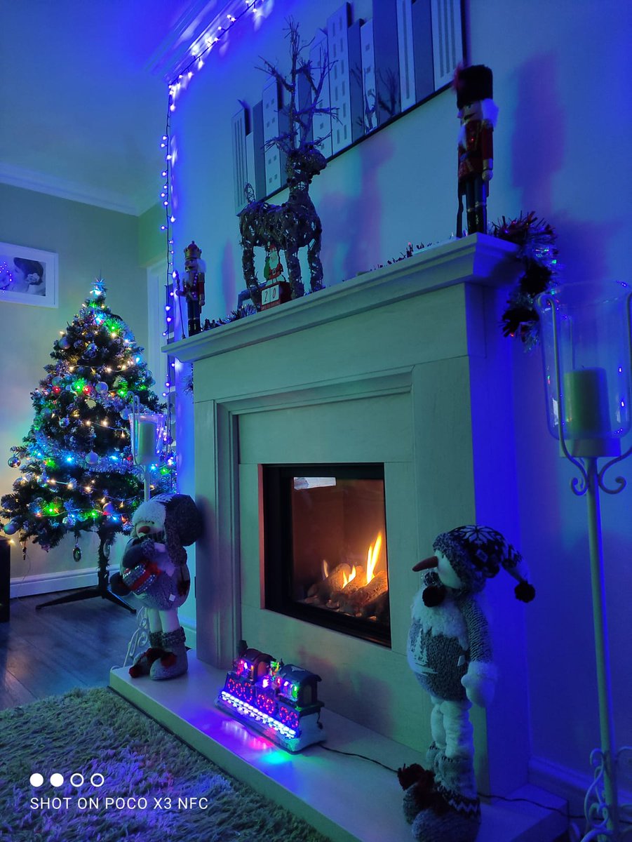 Michell02109953's tweet photo. Its beginning to look a lot like Christmas!!! 😃 https://t.co/obQ9GzgR8q