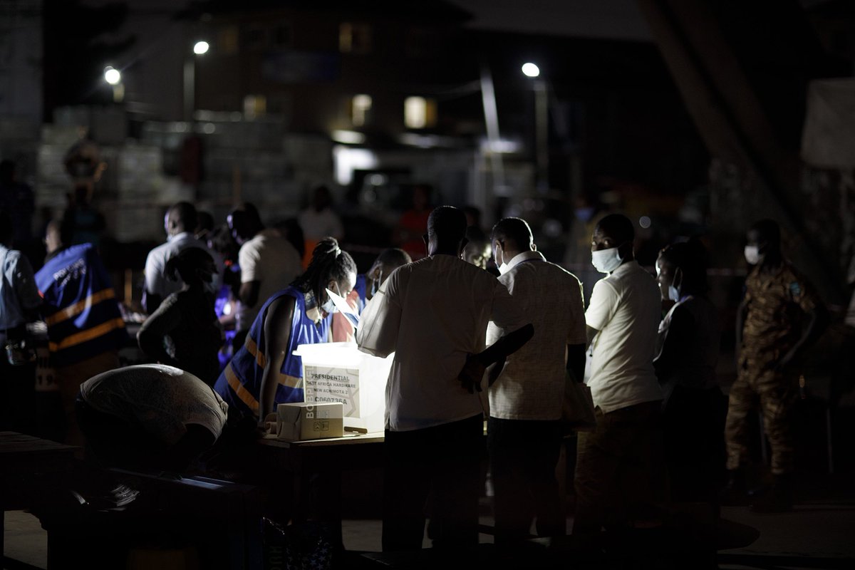 bobpixel's tweet image. Counting underway at national polls. Achimota under overhead bridge @canon #Ghvotes #EmmanuelBobbie #democracy #Ghwins