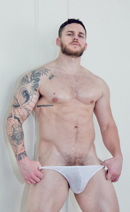 twink 👦 or twunk 🧔 https://t.co/VA3JgrLPAh