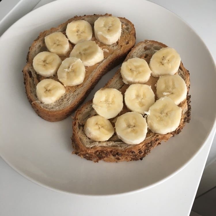 FILLING FOODS UNDER 300 CALORIES 
- non recipes and common to find
☆ ☆ ☆ ☆ ☆ ☆