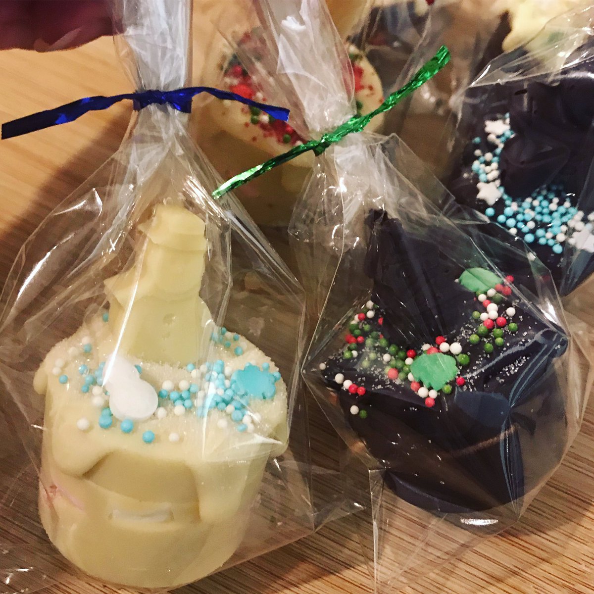 White and Dark Hot Chocolate Stirrers are also available as well as milk choc 🎄🍫☕️☃️❄️

💖 Cake Jeanie by Sophie 💖

#hotchoc #stockingfillers #secretsant #hotchocolate #hotchocolatestirrer #christmas #christmasiscoming #christmas2020 #christmastime #xmas #cakejeanie