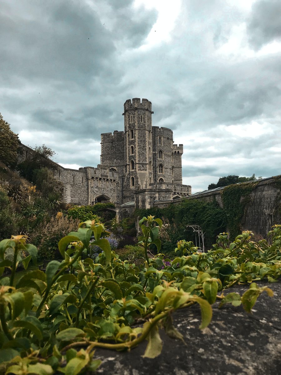 What's that? Another Podcastles Episode? Tadaaah! This December, we'll be looking at the castles of #Berkshire. Starting, of course, with the OG of castles... #WindsorCastle. Live on all major streaming platforms - check us out! #History #podcast  open.spotify.com/episode/77LzBH…