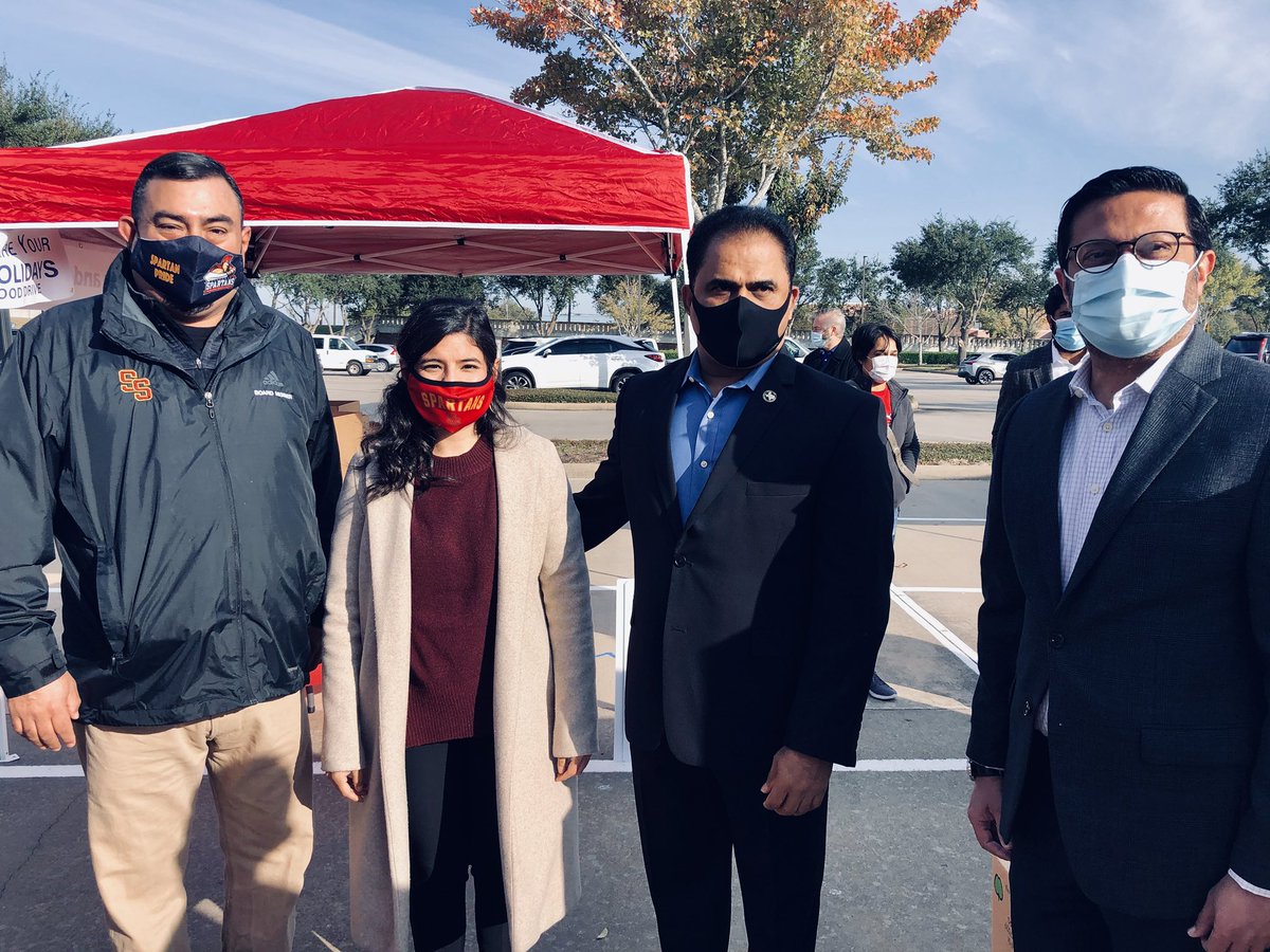 StaffordMSD's tweet photo. On behalf of our Superintendent Dr. Bostic, Board VP Xavier Herrera and the entire campus, we are grateful to take part in the #ABC13SYH this year in Ft. Bend. All collected food will be donated to our neighbors @EFBHNM who has called Stafford home for many years. Thank you! https://t.co/NvIgX3fcoB