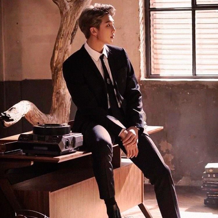 Kim Namjoon is one gentleman ; a thread because i can’t get enough of this