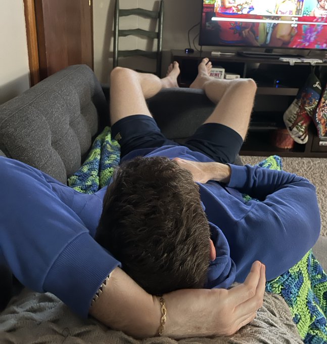 Lazy day 🤙 Where's my #MondayMotivation at? https://t.co/2iQaScaQQp<a href="/tag/mondaymotivation"class="tags">#MondayMotivation</a>