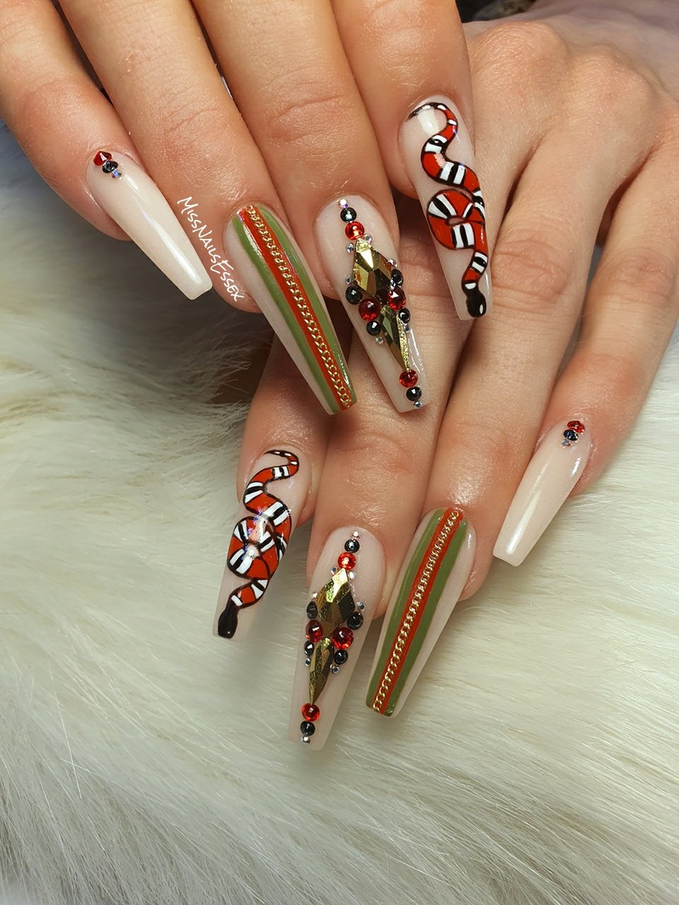 Thanh on Twitter: thanh-on-twitter-g-u-c-c-i-g-a-n-g-my-first-ever-attempt-at-snake-nail-art-how-did-i-do-guccinails-for-vienna-copella-bella-nailinspo-chaunlegend-gel