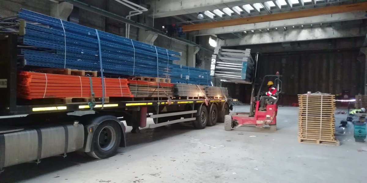 Dépose Méthodique de 400 m2 de Racks pour Palettes dans un chantier d'<a href="/eiffage/">Eiffage</a>,  qui serviront à aménager  la zone de stockage de notre nouvelle Plateforme Solid-R de la Courneuve. 
#reemploi, #btp,#deconstruction,#insertionprofessionelle