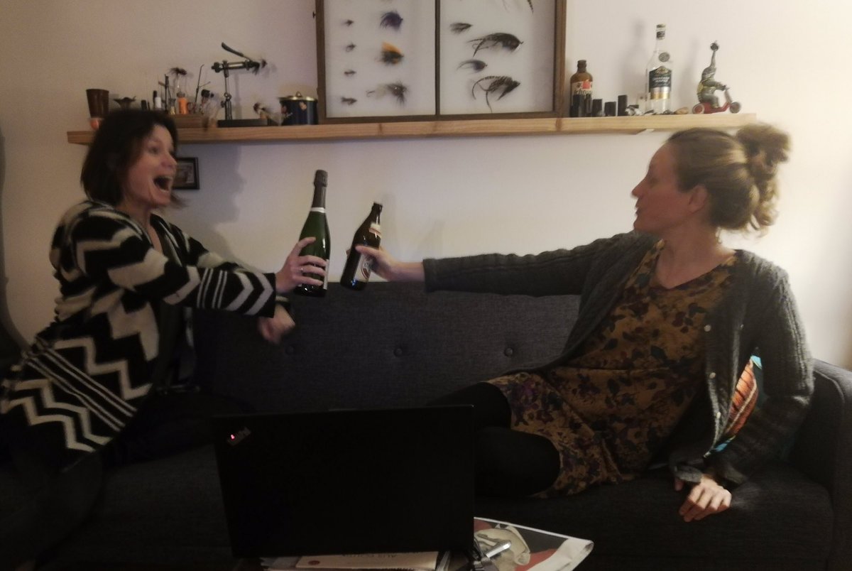 Yeaaaaaah! Unsere ganze Birnen-Arbeit hat sich gelohnt! Bester Podcast beim #reporterpreis! Mit <a href="/beckettine/">Christine Auerbach</a> und @cornelsson und <a href="/ikone_media/">ikone media 🎧</a>