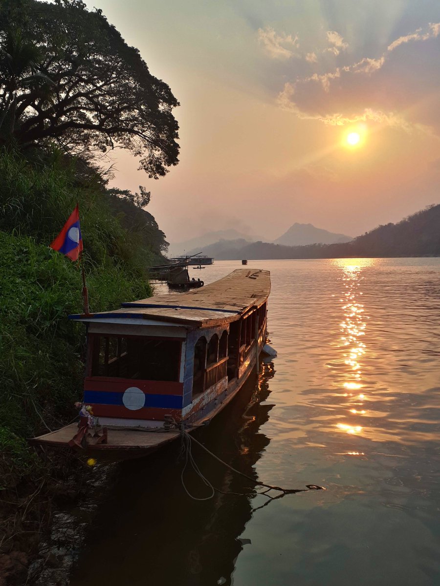8) Another city which I love is Luang Prabang in  #Laos. It has such a relaxed vibe, great food and interesting Lao-French cultural heritage. And sunsets like these on the  #Mekong river are just amazing.
