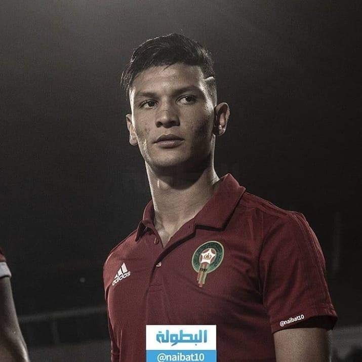 Achraf Dari - 21 ans - Wydad Casablanca - Défenseur central Futur défenseur central de l’équipe national et j’annonce futur capitaine du maroc a la coupe du monde 2026 , il a tout pour devenir un grand , en espérant le voir jouer en Europe.