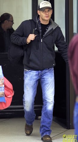 pics of jensen ackles and his bowlegs, a necessary thread