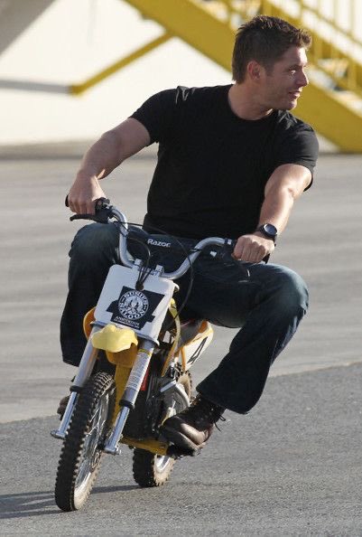 pics of jensen ackles and his bowlegs, a necessary thread