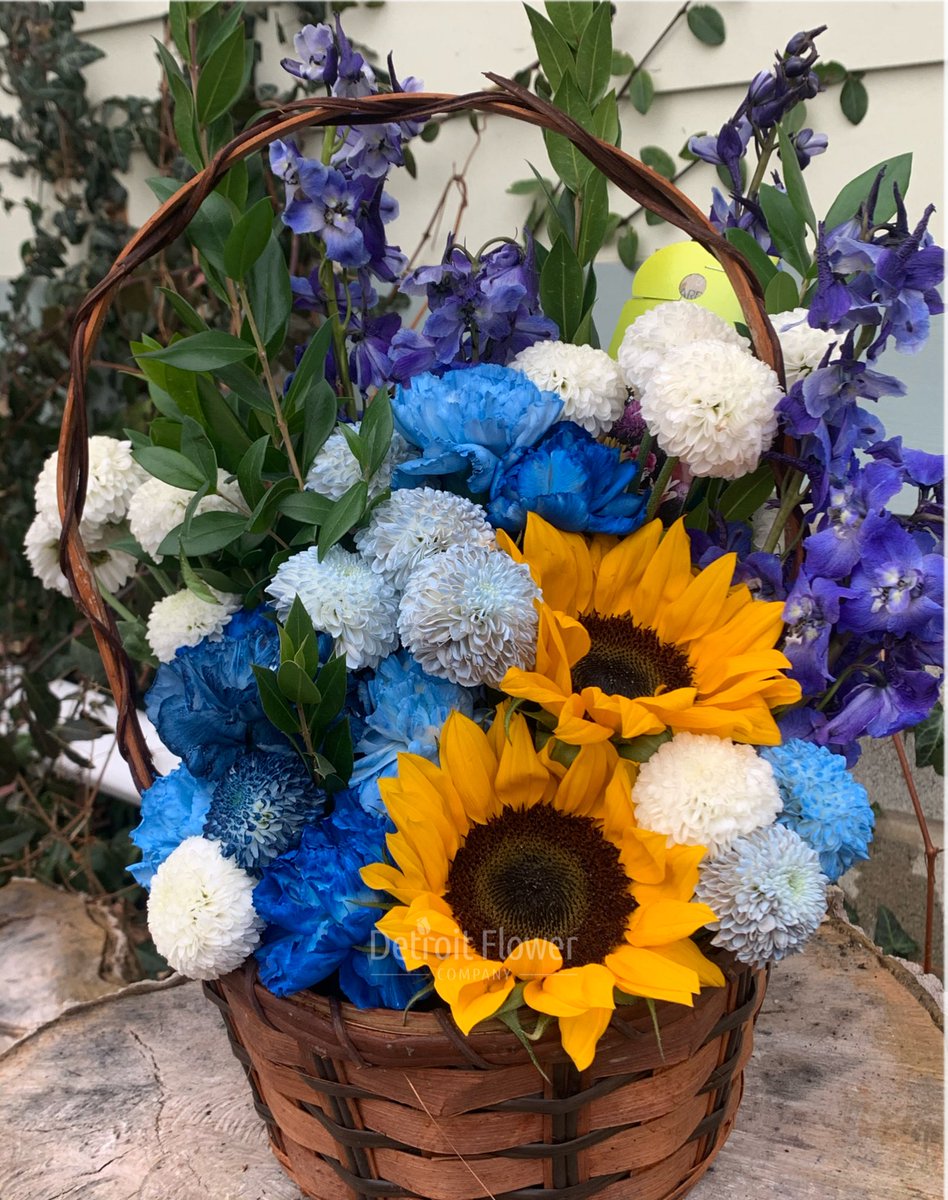 thef1owergirl's tweet photo. #DetroitFlowerCo https://t.co/unnOXtfcN3