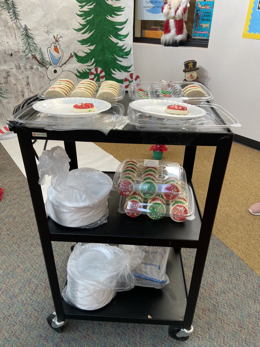 HolmquistES's tweet photo. Surprise staff meal at the staff meeting- thank you #HMQAdmin ! #12DaysOfChristmas https://t.co/gnZBf66yEJ