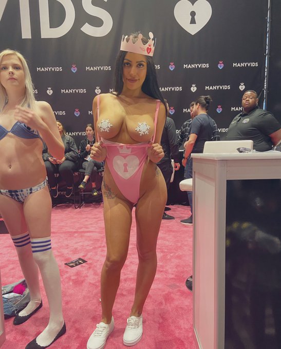 Many vids Monday 🎥 Briana Lee representing 👑 check out her #ManyVids store https://t.co/FNupzG1a3X https://t<a href="/tag/manyvids"class="tags"><span>#manyvids</span></a>