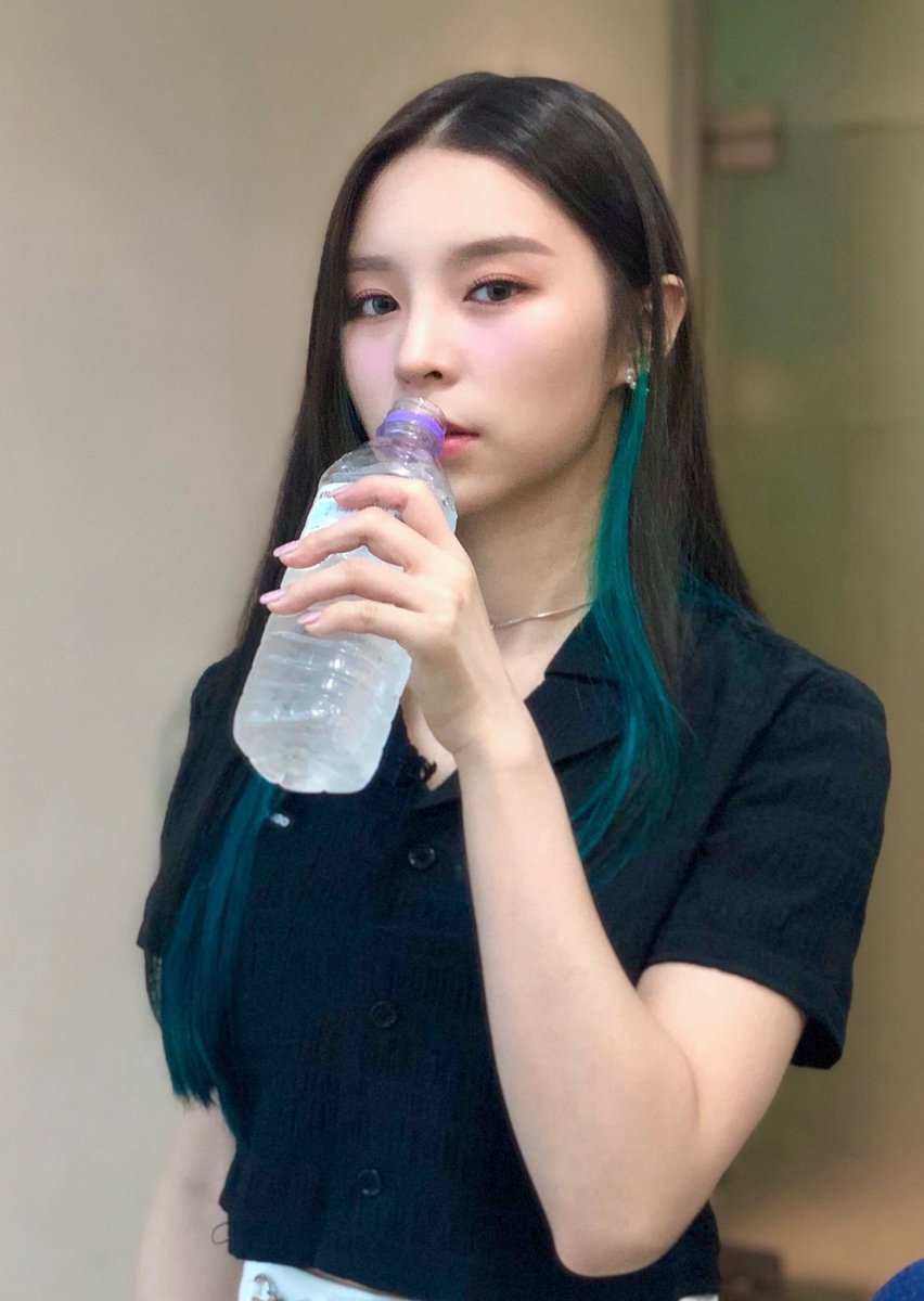 chesh7re's tweet photo. @Miyukioppa Because she is the kindest! The world needs her kindness to fight against evil things pls Elkie save us
#WhereIsElkie https://t.co/ej9YBAW0rk