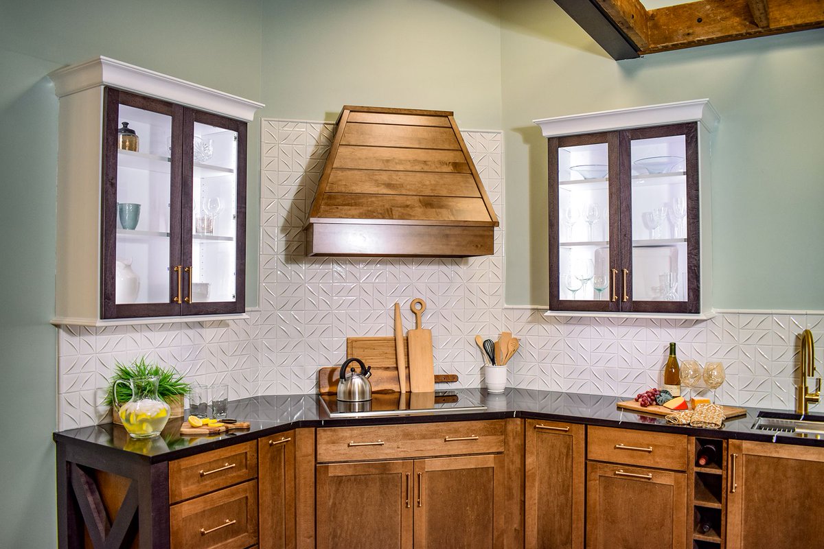 Studio76Kitchen's tweet photo. Our showroom has a new kitchen design featuring Medallion cabinetry and The Galley Brands workstation! Schedule an in-person or virtual visit today! https://t.co/oquD6FRE4q