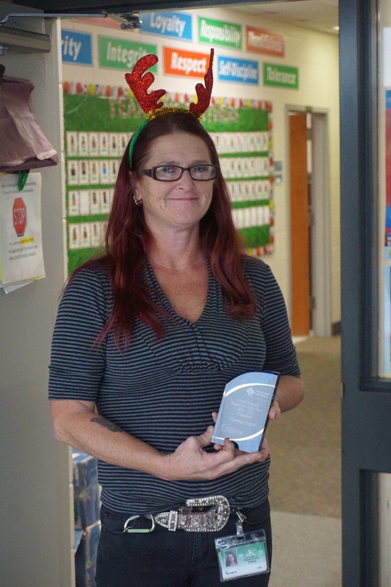 MarionCountyK12's tweet photo. Another finalist for MCPS @pefmc School-Related Employee of the Year -- @EMSpride Permanent Sub Tammy Smith.  Surprising her was fun! #WeAreMCPS #CelebrateMCPS @SuptMarion @KinardsConnect1 https://t.co/t7WSPM1FZ1