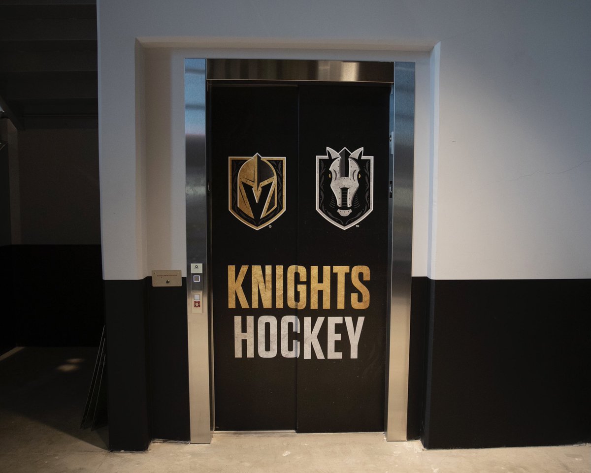 HSKnights's tweet image. Is the best hockey 😎

📍 @LifeguardArena