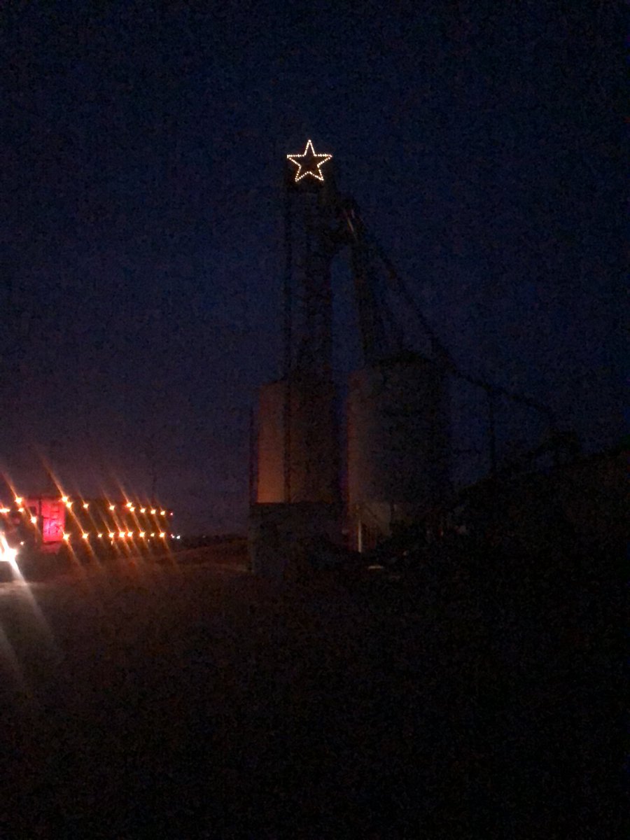 mattie2909's tweet photo. Thanks to all our customers for making 2020 a great year to ship grain in #producercars #greatfall https://t.co/HpYjSBa5v4