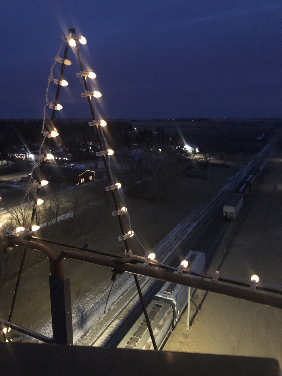mattie2909's tweet photo. Thanks to all our customers for making 2020 a great year to ship grain in #producercars #greatfall https://t.co/HpYjSBa5v4
