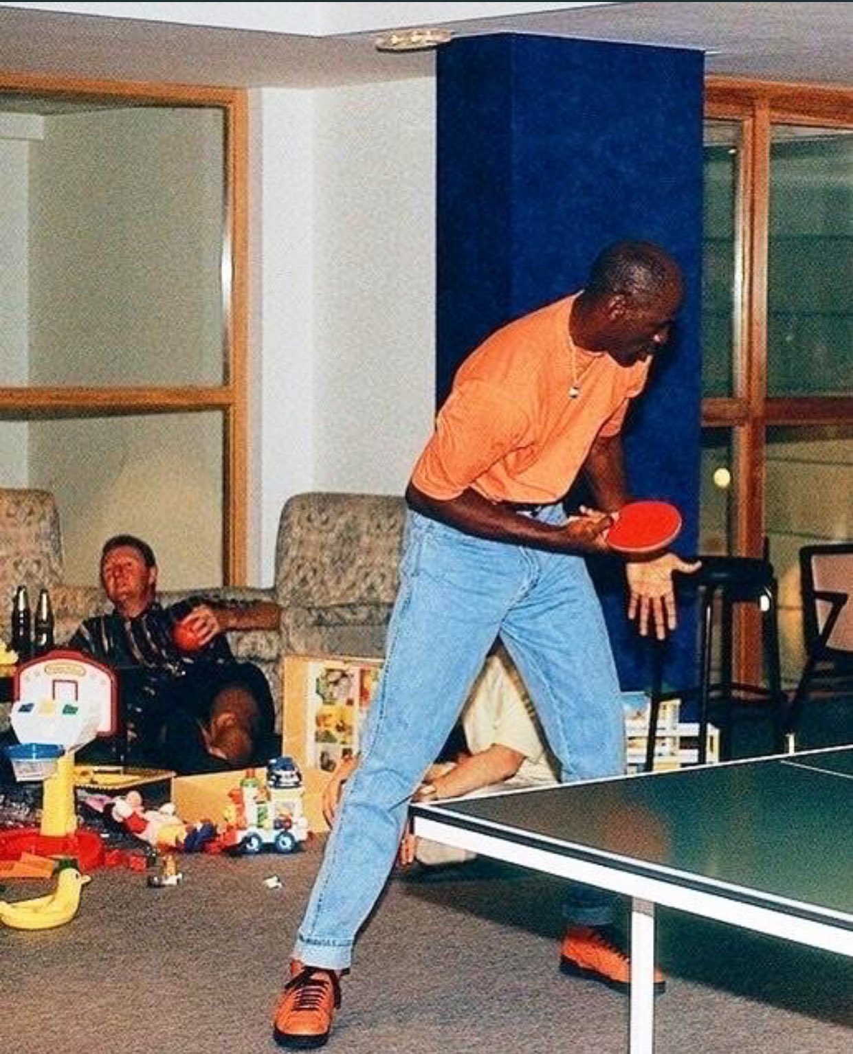 Larry Bird enjoying some beers while Michael Jordan plays table tennis. (1992)

Happy Birthday Larry Legend! 