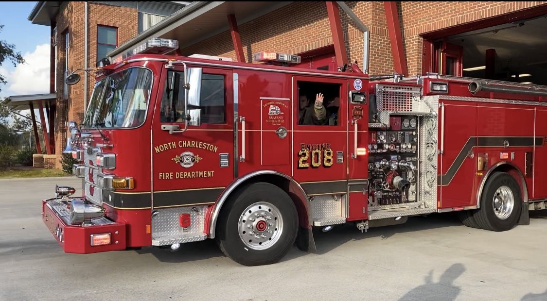 PierceWomack_'s tweet photo. Quick trip to Charleston today. As always, great hospitality and really nice to see a few friends along the way! Thanks Batt. Chief Greg Chester and Captain Gerald Kennedy. #fireservice #readytorespond https://t.co/cSu0OxrpjP