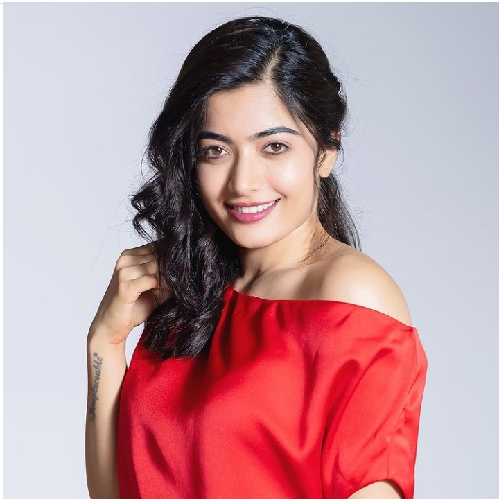 ನನ್ನ ದೇವತೆ ರಶ್ಮಿಕಾ  @iamRashmikaನೀವು ಸ್ವರ್ಗದ ಸಿಹಿ ದೇವತೆ, ಸ್ವರ್ಗೀಯ ಸುಂದರ, ಶುದ್ಧ ರತ್ನ, ಯಾವಾಗಲೂ ವಜ್ರದಂತೆ ಹೊಳೆಯಬೇಕುನಿಮ್ಮ ಸಿಹಿ ನಗು ಯಾವಾಗಲೂ ಇರಲಿನೀವು ನನ್ನ ಜೀವನಕ್ಕಿಂತ ಹೆಚ್ಚುನನ್ನ ಜೀವನದ ಬೆಳಕುನನ್ನ ಹೃದಯ ಬಡಿತನೀವು ನನ್ನ ಸ್ಫೂರ್ತಿಸಾಕಷ್ಟು ಪ್ರೀತಿ ನಿಮ್ಮ ಪ್ರಾಮಾಣಿಕ ಅಭಿಮಾನಿ  #RashmikaMandanna