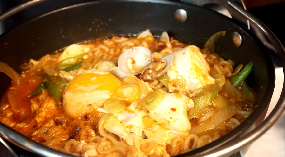 CookKim14's tweet photo. https://t.co/BBFh19oU3b
最近韓国で人気のラーメ スンドゥブラーメン, 순두부 라면
#辛ラーメン #スンドゥブラーメン #スンドゥブラーメンレシピ #순두부라면 #순두부라면레시피 #순두부 #순두부찌게만드는법 #softtofuramen #softtofuramenrecipe #softtofu #ramendetofusuave #tofusuave https://t.co/ylToL5rsfk