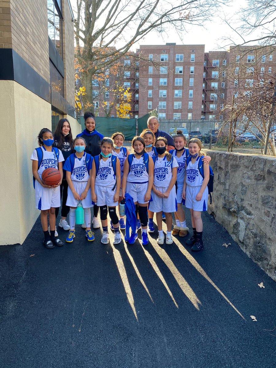 amayan_4's tweet photo. Extremely Blessed‼️ And Grateful That I Have These Hardworking Girls And Dedicated Parents That Trust Me😊 We Also Got An End Of The Season Win On Sunday🏀 We Are Going To Keep Working And Getting Better😈 Go Hoopers 💙 @HOOPERS_NY https://t.co/vvkmlRYF4I