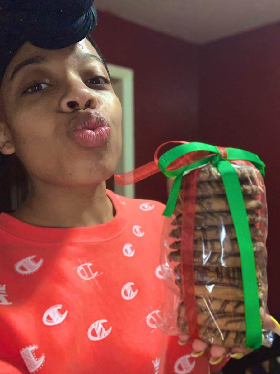 Lala_Cocinerita's tweet photo. S’mores Cookie. @prettymuch_ca New seasonal flavor, order today! We love to see it! Customizable. Regular or Infused available! ✨🍫🍪✨           🤤🤤🤤🤤🤤🤤🤤🤤🤤🤤🤤🤤🤤
 #edibles
 #homemade
 #prettymucheverything 
 #cannabisculture 
 #cannachristmas https://t.co/ofucqoAihJ