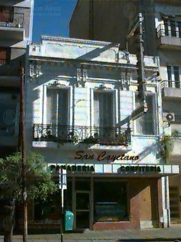 Foto: 6/1997. Terreno de 212 m² (7,45 m x 28,46 m). Lima 555, Monserrat.