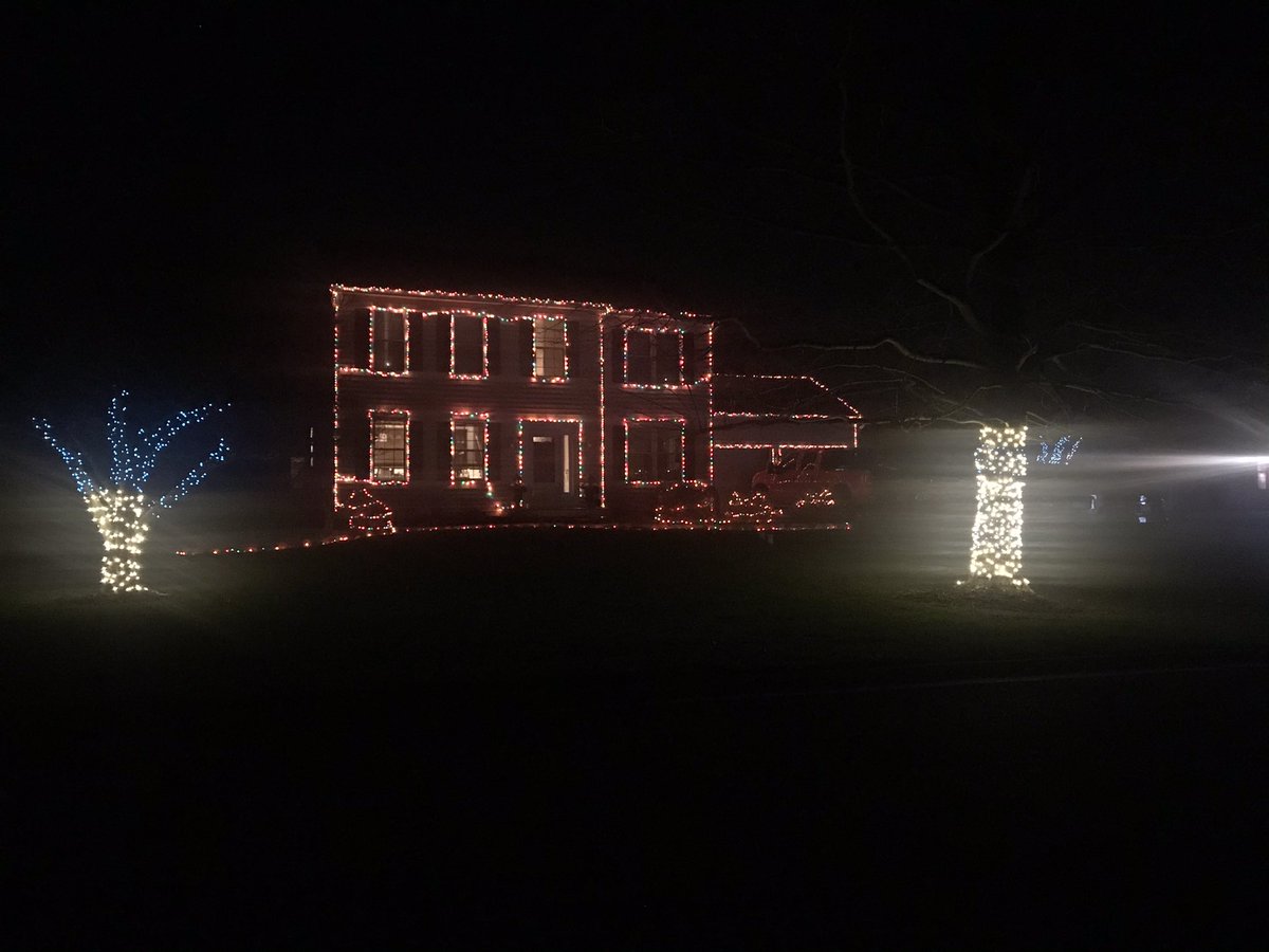 J3murphyEh's tweet photo. #fox29lightscontest https://t.co/I2x33ngCLF