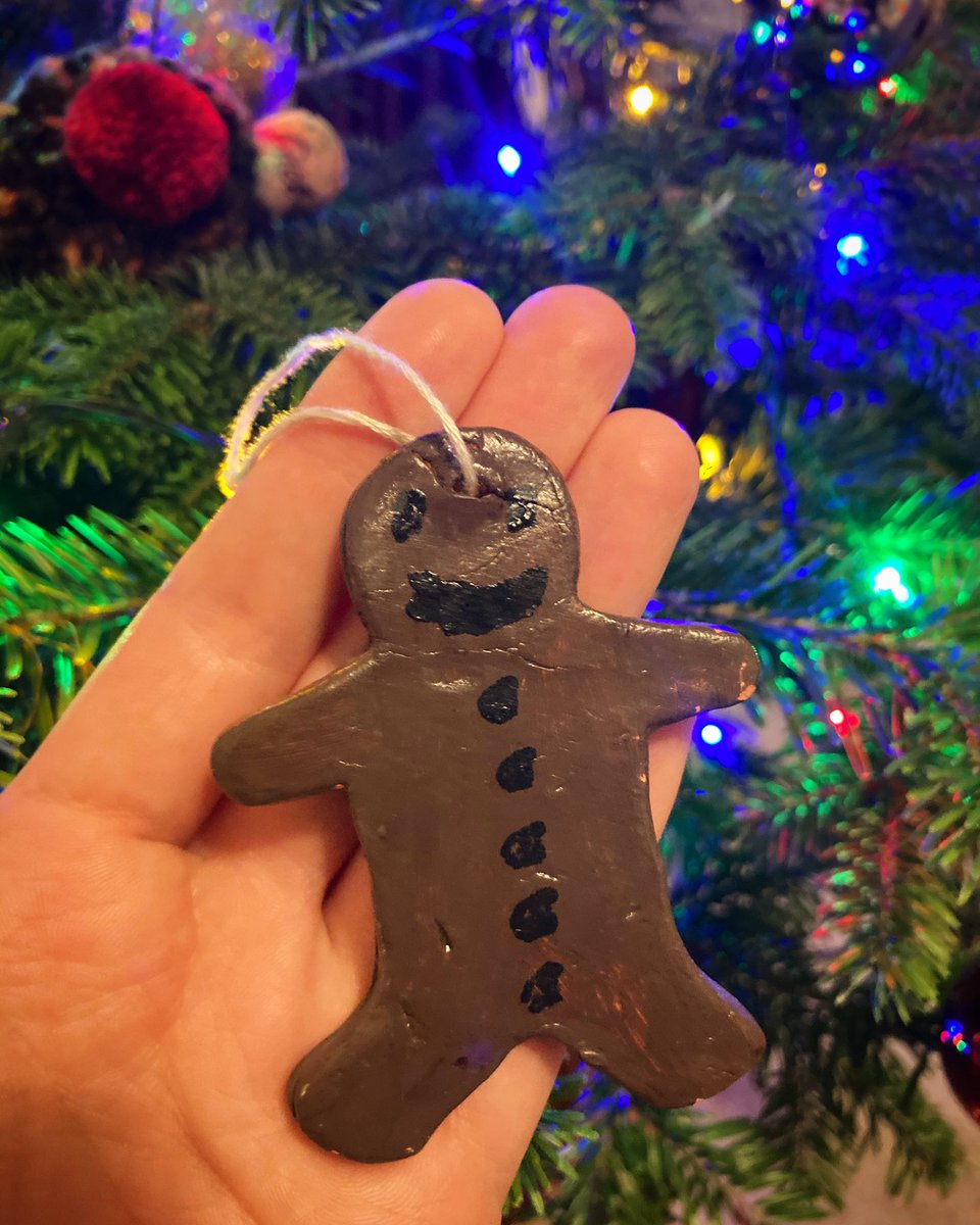 Thought I’d do an Alphabet Brains Advent! Today is the 7th so it’s G... Gingerbread! This is a gingerbread ornament that my nephew made me eight years ago! My tree is 90% handmade things, what about you? Do you have any special ornaments? What does your tree look like? 😊🎄