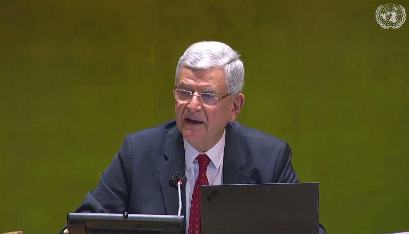BM Genel Kurulu, bugün Başkanlığımda toplandı. 
Sabah oturumunda “küresel sağlık-dış politika” ve “silahlı çatışmaların önlenmesi” gündem maddeleri görüşüldü. 
Öğleden sonra, silahsızlanma ve uluslararası güvenlikten sorumlu 1. Komite’nin raporu ve karar taslakları oylandı. 🇺🇳