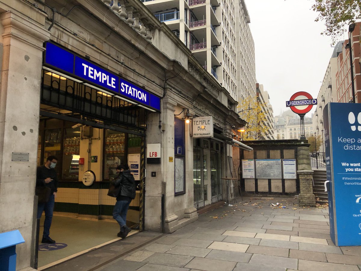 井上 007スカイフォールの聖地巡礼 ウォータールー駅とテンプル駅を合成しとる 映画のテンプル駅 円柱がない エスカレーターのシーンはウォータールーの地下鉄と一致 Waterlooは仏語読みで ワーテルロー の戦い が由来 トラファルガーの海戦と捩ったの 井上 007スカイフォールの聖地巡礼 ウォータールー駅とテンプル駅を合成しとる 映画のテンプル駅 円柱がない エスカレーターのシーンはウォータールーの地下鉄と一致 Waterlooは仏語読みで ワーテルロー の戦い が由来 トラファルガーの海戦と捩ったの