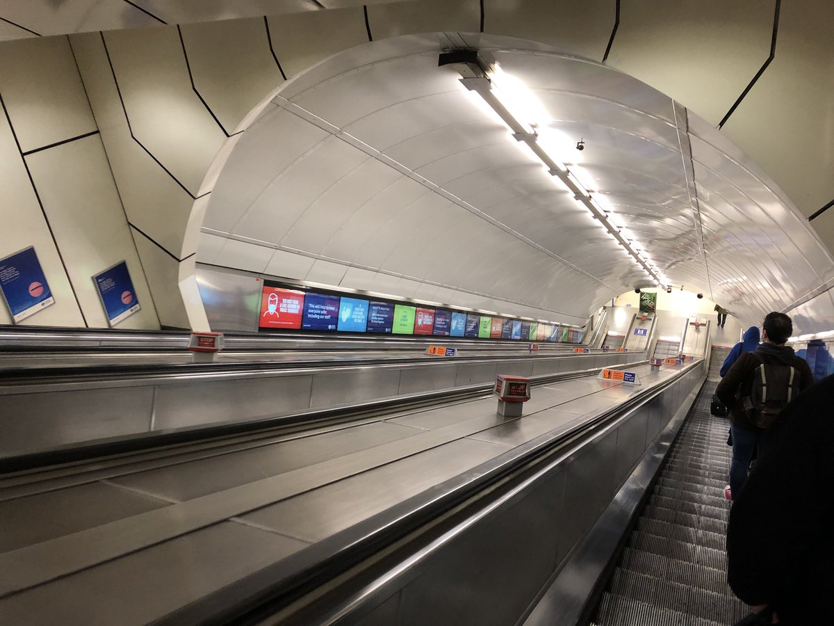 井上 007スカイフォールの聖地巡礼 ウォータールー駅とテンプル駅を合成しとる 映画のテンプル駅 円柱がない エスカレーターのシーンはウォータールーの地下鉄と一致 Waterlooは仏語読みで ワーテルロー の戦い が由来 トラファルガーの海戦と捩ったの 井上 007スカイフォールの聖地巡礼 ウォータールー駅とテンプル駅を合成しとる 映画のテンプル駅 円柱がない エスカレーターのシーンはウォータールーの地下鉄と一致 Waterlooは仏語読みで ワーテルロー の戦い が由来 トラファルガーの海戦と捩ったの