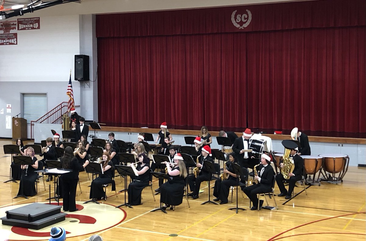 Great SCHS holiday concert tonight! <a href="/drrhooker/">Robbie Hooker</a> ⁦<a href="/LAllisonUGA/">Laurie Allison</a>⁩ <a href="/sccschools/">Social Circle City Schools</a>. #sccsallin
