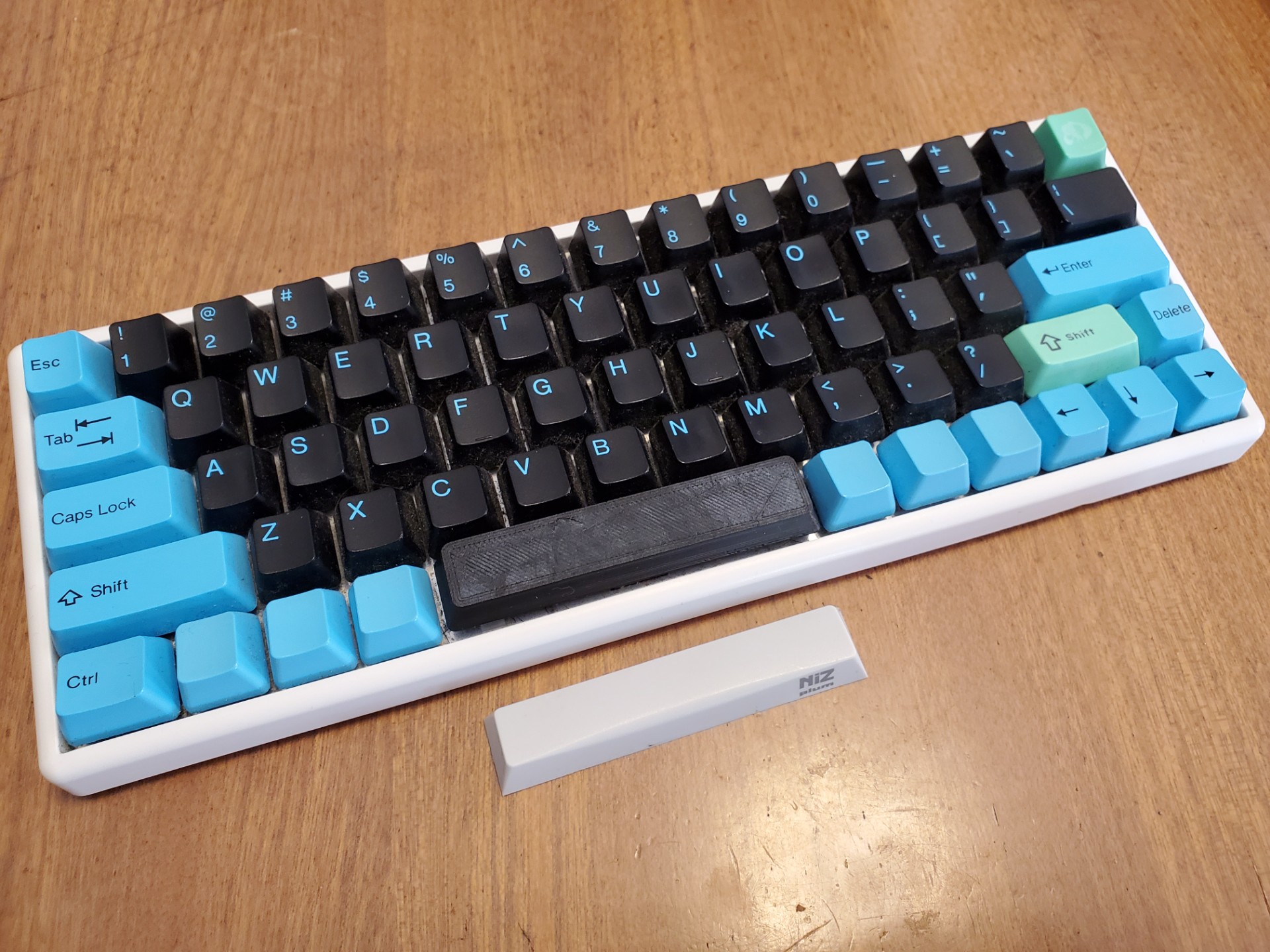 【美品】NiZ Atom66 （カスタムキーキャップ＆持ち運びカバン付き） NiZ atom 66 キーキャップカスタム(純正キーキャップ有り) キーボード