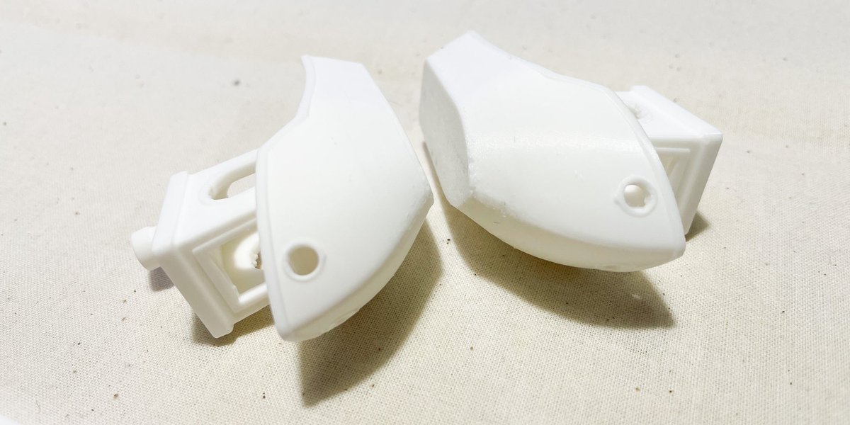 nekobeya_n_m's tweet image. MODERA-PLA ベースホワイトのテストプリントです
左がMODERAで右が普通のPLA
黒と違って艶消し感は写真だとわかりづらいですが、ちゃんとマットで、積層感も目立ちにくくなっていますね
造形はやっぱりMODERAの方が綺麗
#MODERAPLA
#3Dプリンター 
#FLASHFORGE