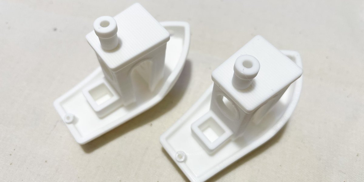 nekobeya_n_m's tweet image. MODERA-PLA ベースホワイトのテストプリントです
左がMODERAで右が普通のPLA
黒と違って艶消し感は写真だとわかりづらいですが、ちゃんとマットで、積層感も目立ちにくくなっていますね
造形はやっぱりMODERAの方が綺麗
#MODERAPLA
#3Dプリンター 
#FLASHFORGE