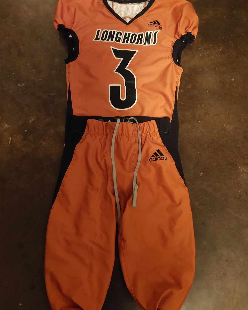 Thanks @CoachMSC_254 allowing us to wear White's burnt orange uniforms for our homecoming game Wednesday.  Yes the game was moved but we still going to look good like our big brothers.  @ClubWtw @dallasathletics @WTW_Football