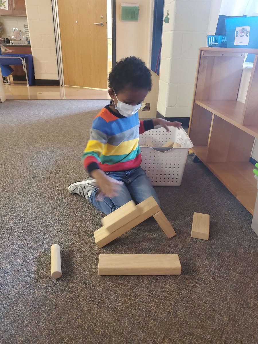 MrsJBonds's tweet photo. Experimenting with shapes that roll and slide in centers.. and building their own ramps! #learningwithbonds https://t.co/KaPstbhq3B