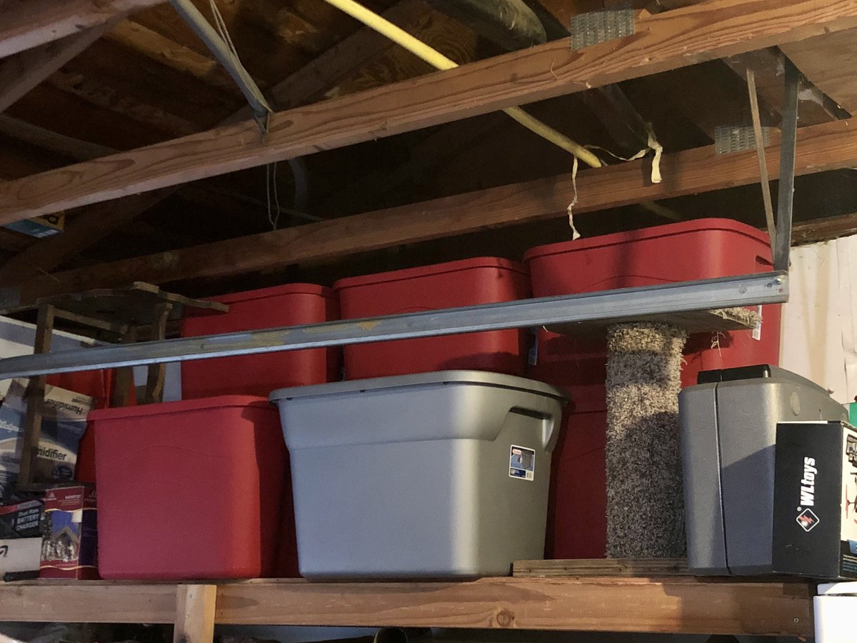 BLKCFFYCLB's tweet image. Christmas #BoxTest! It takes 12 totes to fit all the lights and ornaments and crap. Honestly... I think there’s two more green ones somewhere

Inspired by @stefthepef decorating on IG and @StraightPipers stuffing boxes in SUVs