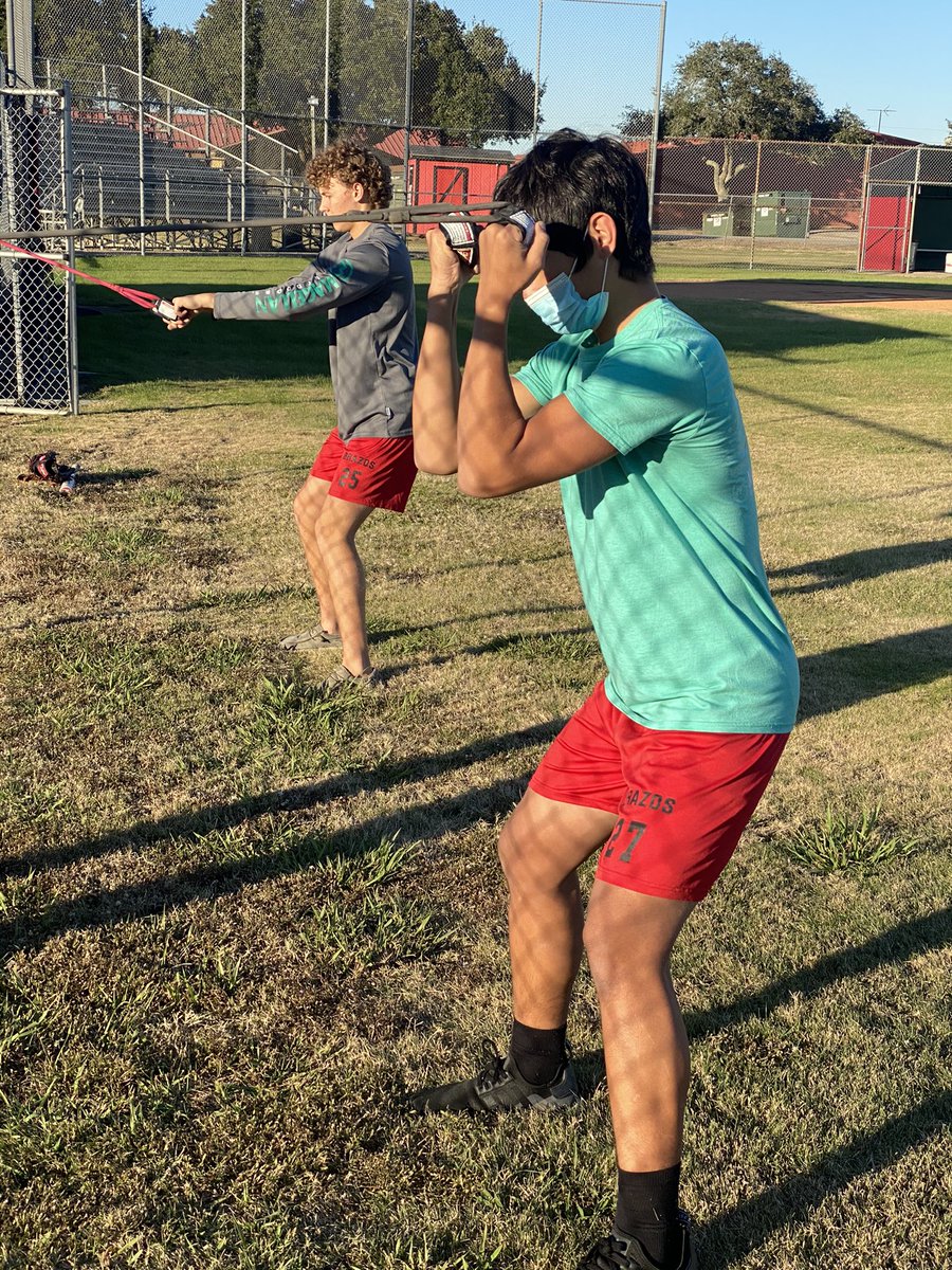 coachroecker's tweet photo. Put in work now to shine later! Getting your workout started with @jaegersports bands is the only way to start! Time for these arms to eat! @CougarsBrazos @BrazosStrong @Cougar_Hardball https://t.co/YvJl3c9bSQ