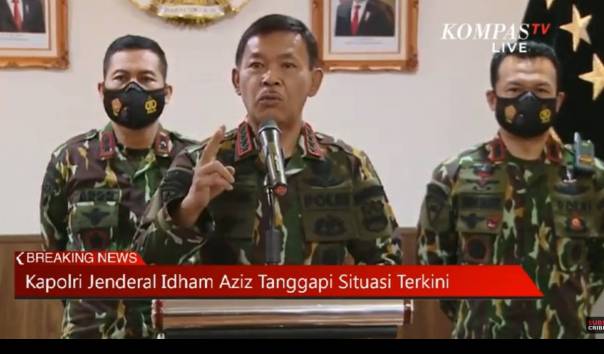 KompasTV's tweet photo. Kapolri Idham Azis Perintahkan Anak Buahnya Siaga: Pakai Helm, Rompi Anti Peluru, dan Bersenjata https://t.co/AODGxrvEBJ https://t.co/9W9kuXv8PW