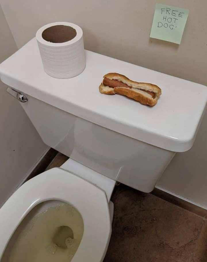 melody_memes's tweet photo. @NyanNyanners please accept this hot dog toilet table and excuse the piss https://t.co/QASNlEM4Dm