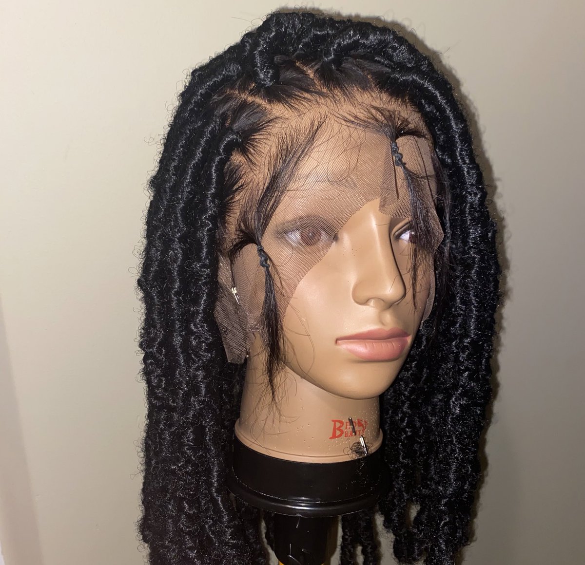 ItsMorgan_ToYou's tweet photo. I fall in love with these everytime 😩😍 
14” Jumbo distressed Butterfly Locs 🦋
.
Want this look ? Head on over to the site to place your orders 💖 .
.
Link in bio 🛍
.
#jumbolocs #butterflylocs #distressedlocs #locsunit #softlocsunit #butterflyunit #lacewigs #lace #fulllace https://t.co/0vFJO86sw3