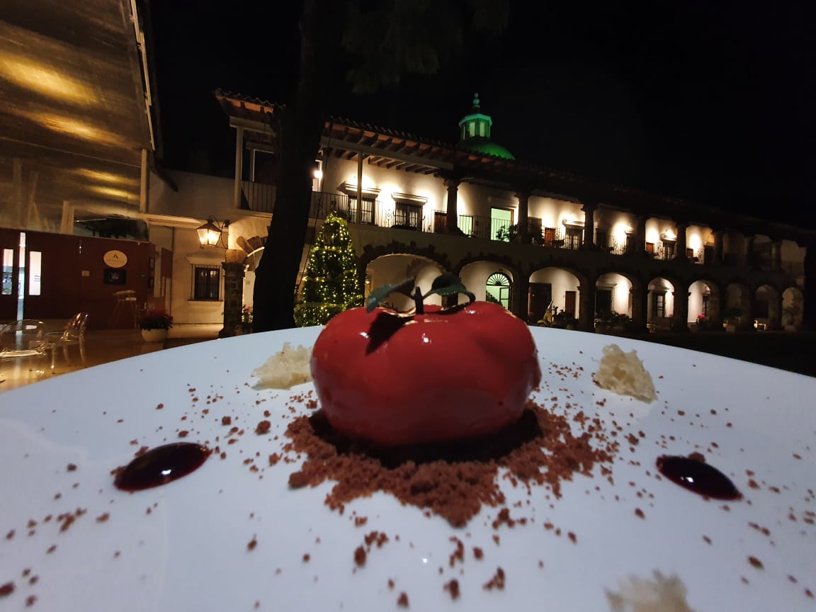 😊 Para el postre siempre hay espacio... porque el postre llena el corazón. ☺️
Una muestra del menú de postres que nuestro chef se encuentra preparando. ¡Espéralo pronto!

#Foodie #Anticavilla #MomentosAnticavilla #Gastronomía #Gourmet